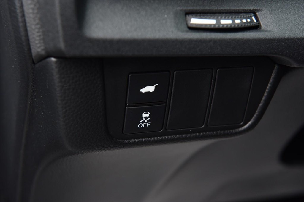 Honda CR-V Hybrid Vehicle Full-screen Gallery Image 11