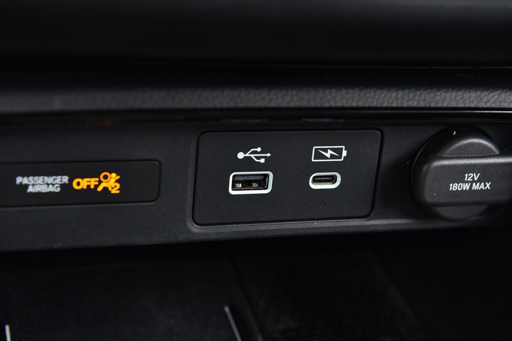 Honda CR-V Hybrid Vehicle Full-screen Gallery Image 17