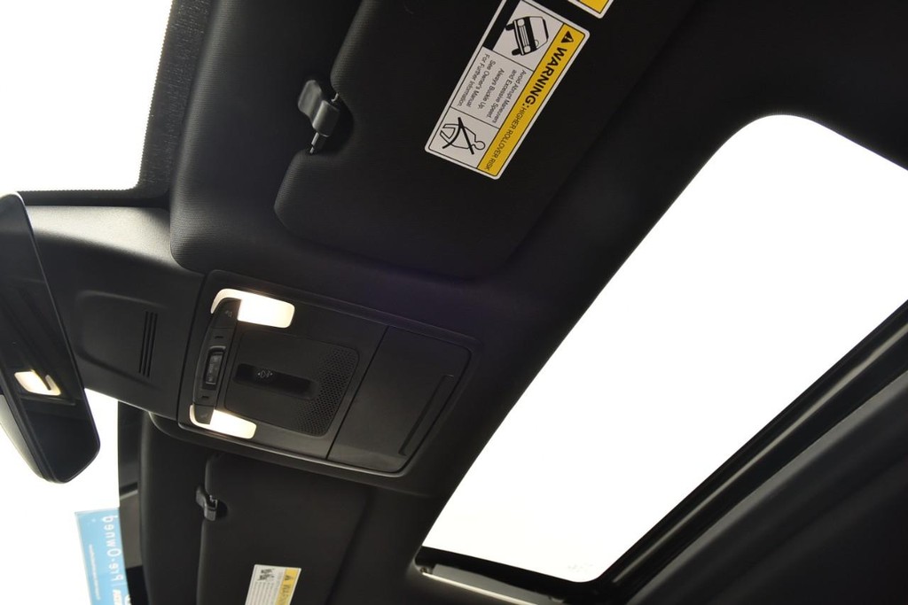 Honda CR-V Hybrid Vehicle Full-screen Gallery Image 24