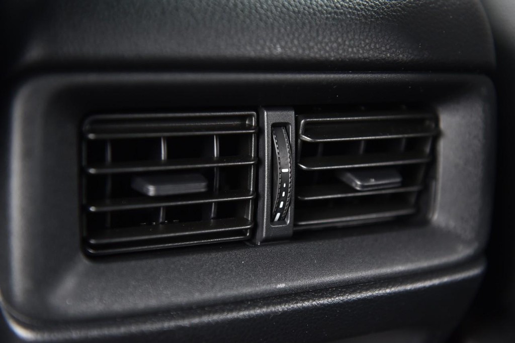 Honda CR-V Hybrid Vehicle Full-screen Gallery Image 26