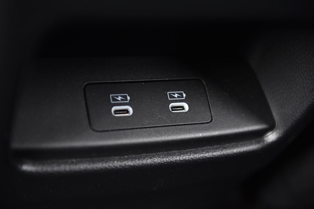 Honda CR-V Hybrid Vehicle Full-screen Gallery Image 27