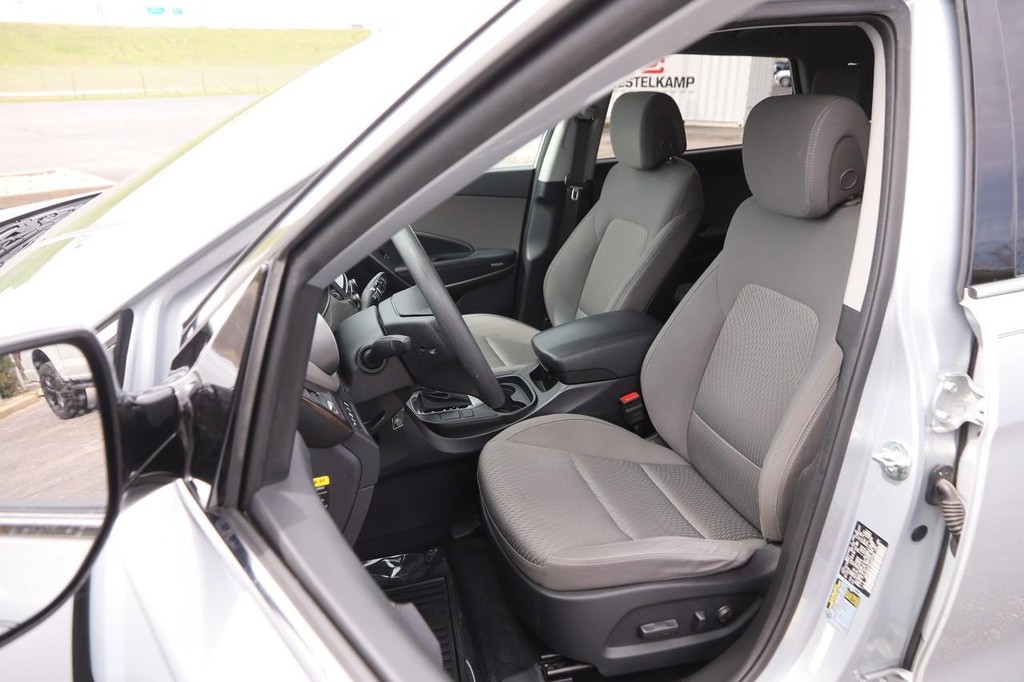 Hyundai Santa Fe XL Vehicle Image 08