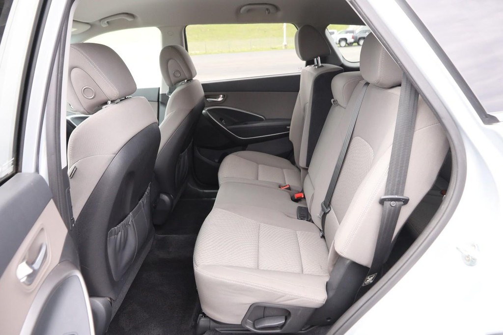 Hyundai Santa Fe XL Vehicle Image 10