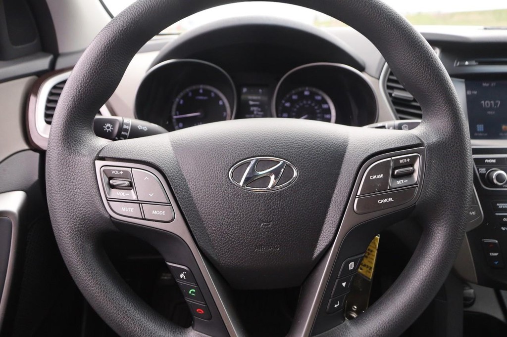 Hyundai Santa Fe XL Vehicle Image 11