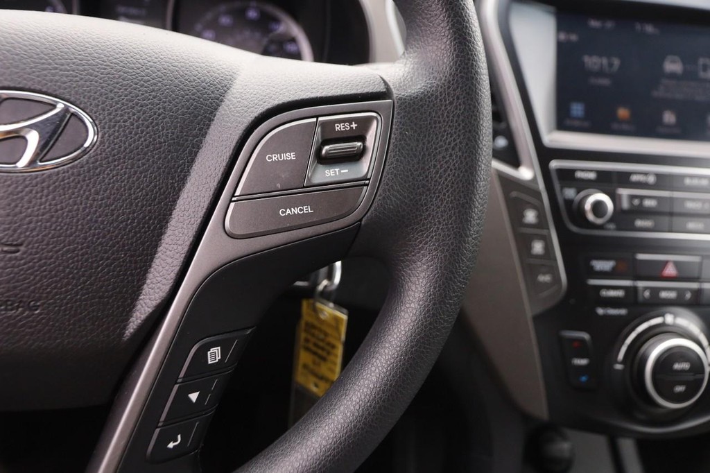 Hyundai Santa Fe XL Vehicle Image 13