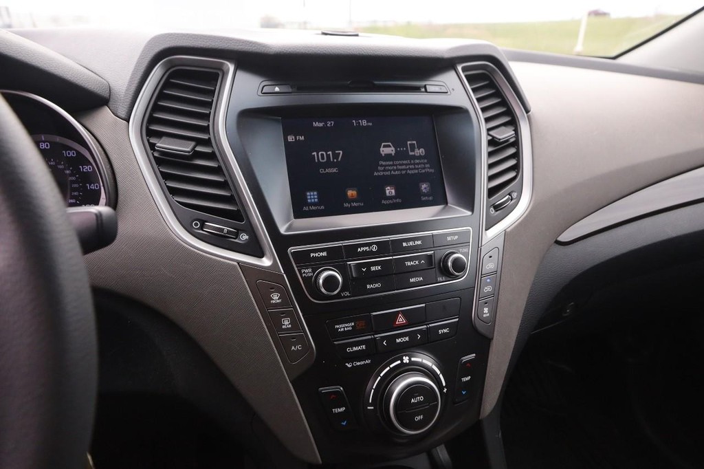 Hyundai Santa Fe XL Vehicle Image 15