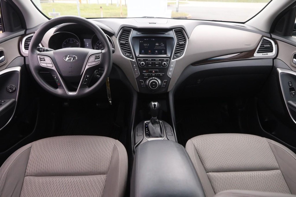 Hyundai Santa Fe XL Vehicle Image 20