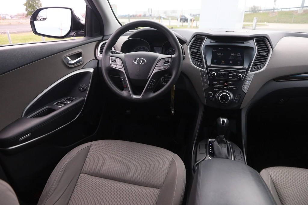 Hyundai Santa Fe XL Vehicle Image 21