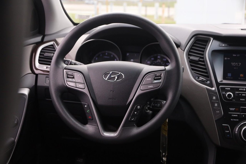 Hyundai Santa Fe XL Vehicle Image 22