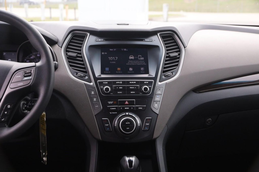 Hyundai Santa Fe XL Vehicle Image 23