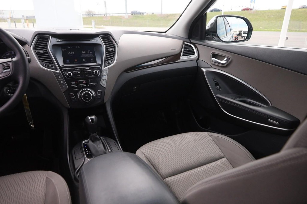 Hyundai Santa Fe XL Vehicle Image 24