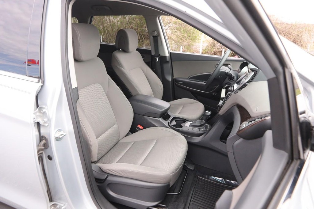 Hyundai Santa Fe XL Vehicle Image 25