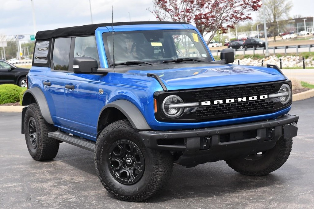 Blue Metallic 2022 Ford Bronco Wildtrak Advanced 4-Door 4WD SUV / Crossover Four-Wheel Drive Automatic