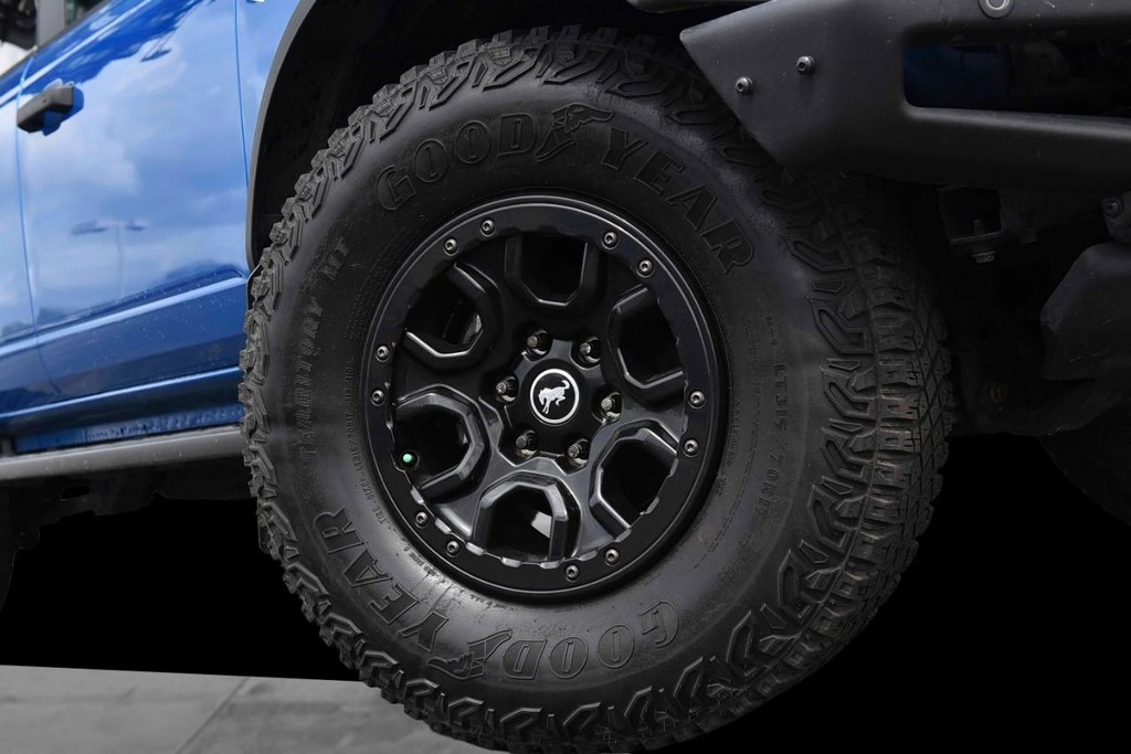Ford Bronco Vehicle Image 03