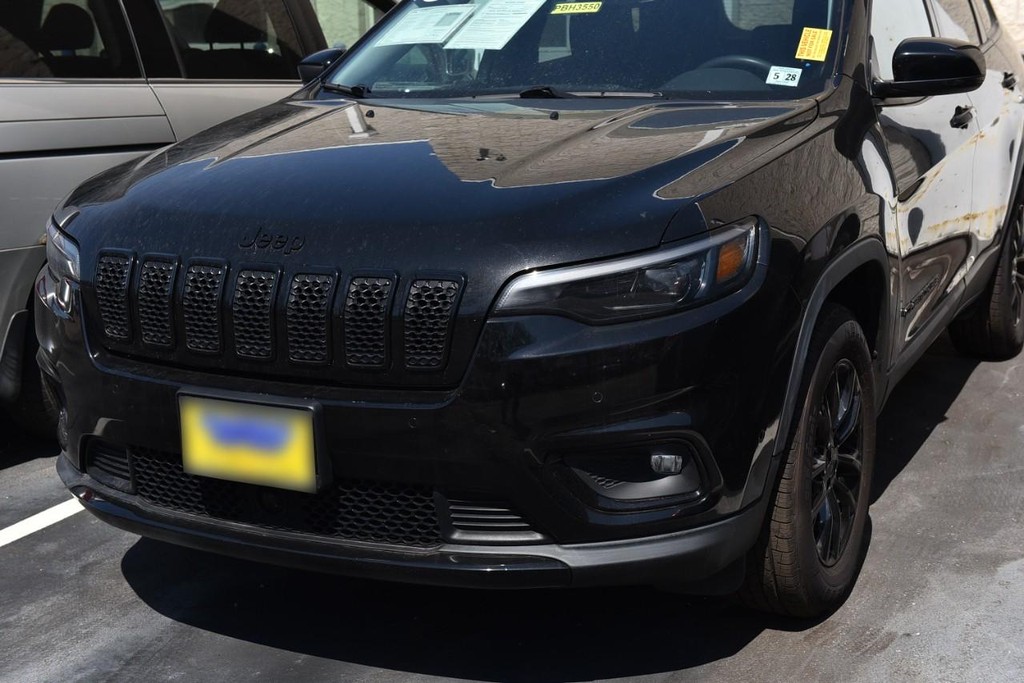 Jeep Cherokee Vehicle Full-screen Gallery Image 2