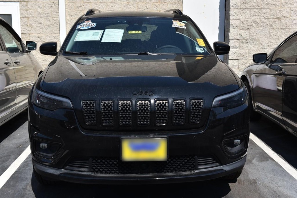 Jeep Cherokee Vehicle Full-screen Gallery Image 3