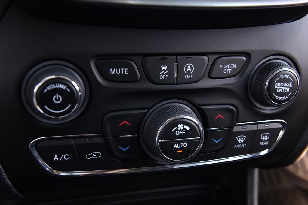 Jeep Cherokee Vehicle Image 15