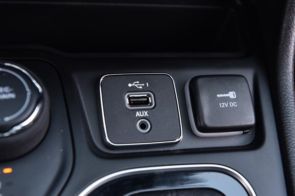 Jeep Cherokee Vehicle Image 17