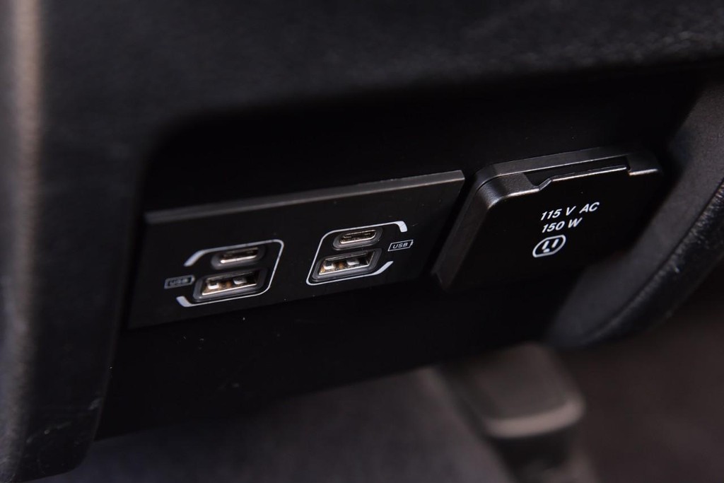 Jeep Cherokee Vehicle Image 24