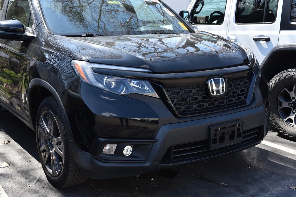 Honda Passport Vehicle Full-screen Gallery Image 2