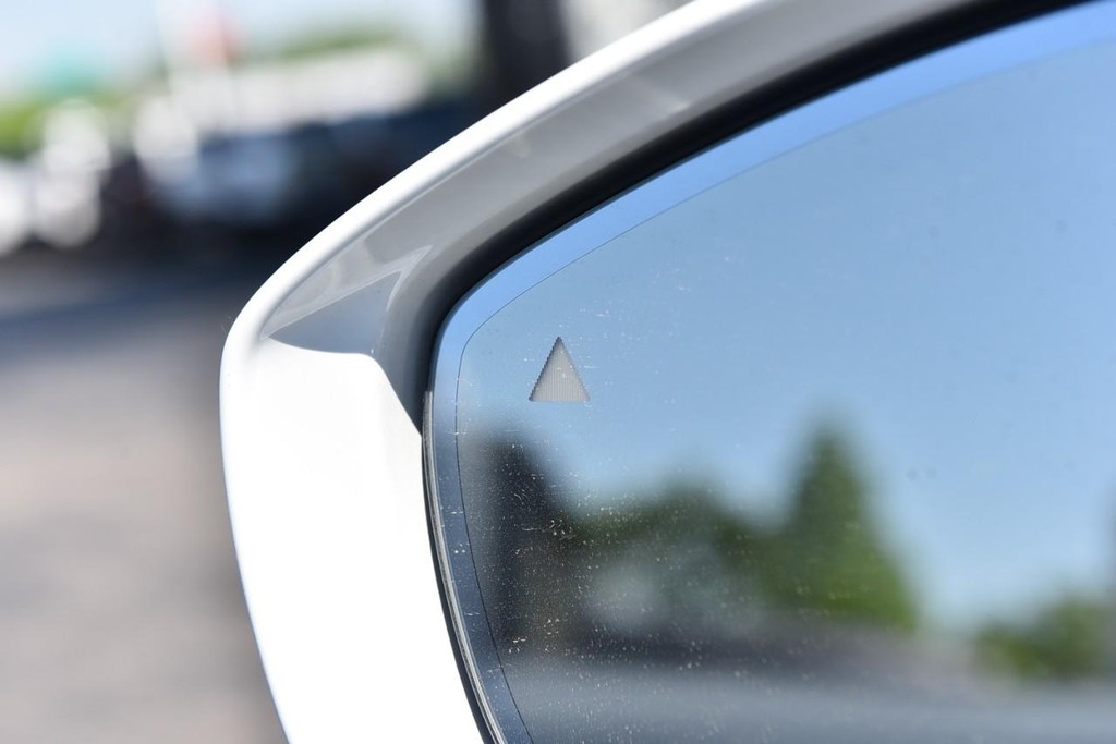 Chrysler Pacifica Vehicle Full-screen Gallery Image 10