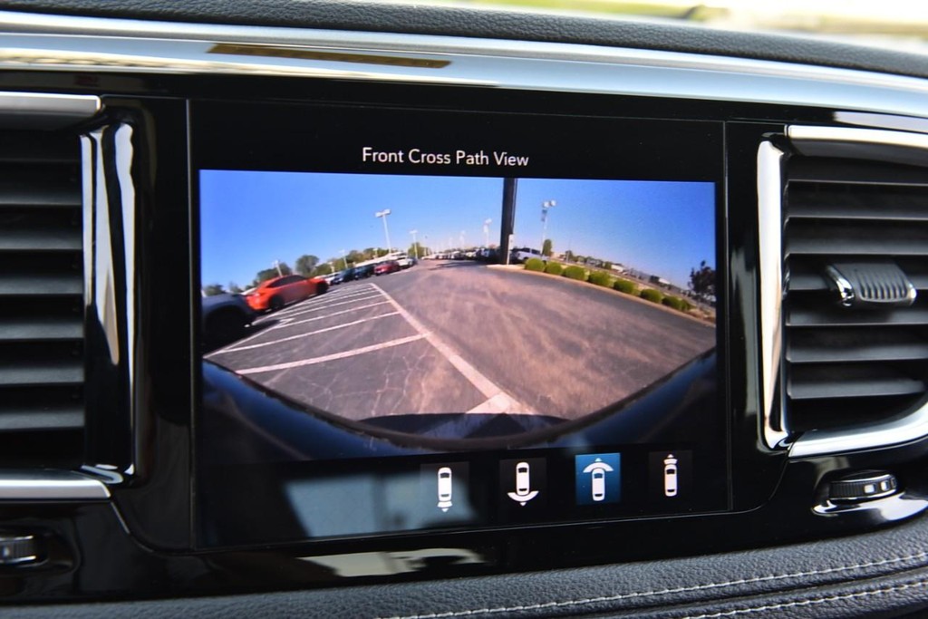 Chrysler Pacifica Vehicle Full-screen Gallery Image 15
