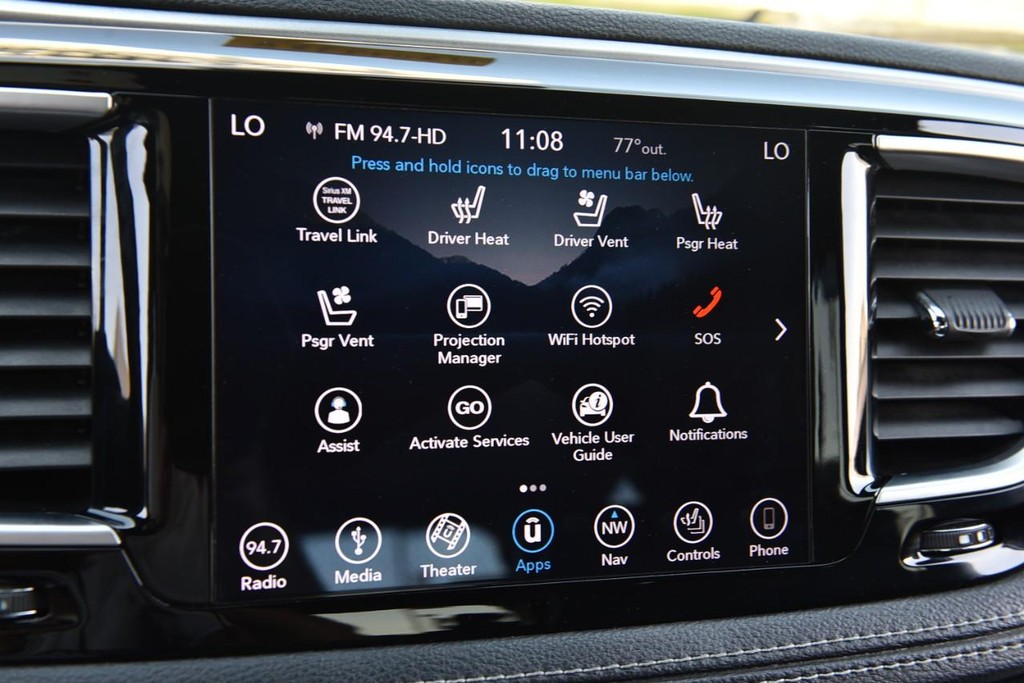 Chrysler Pacifica Vehicle Full-screen Gallery Image 17