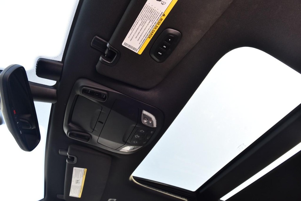 Chrysler Pacifica Vehicle Full-screen Gallery Image 24