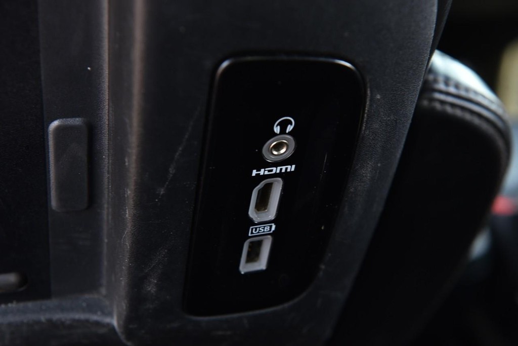 Chrysler Pacifica Vehicle Full-screen Gallery Image 27