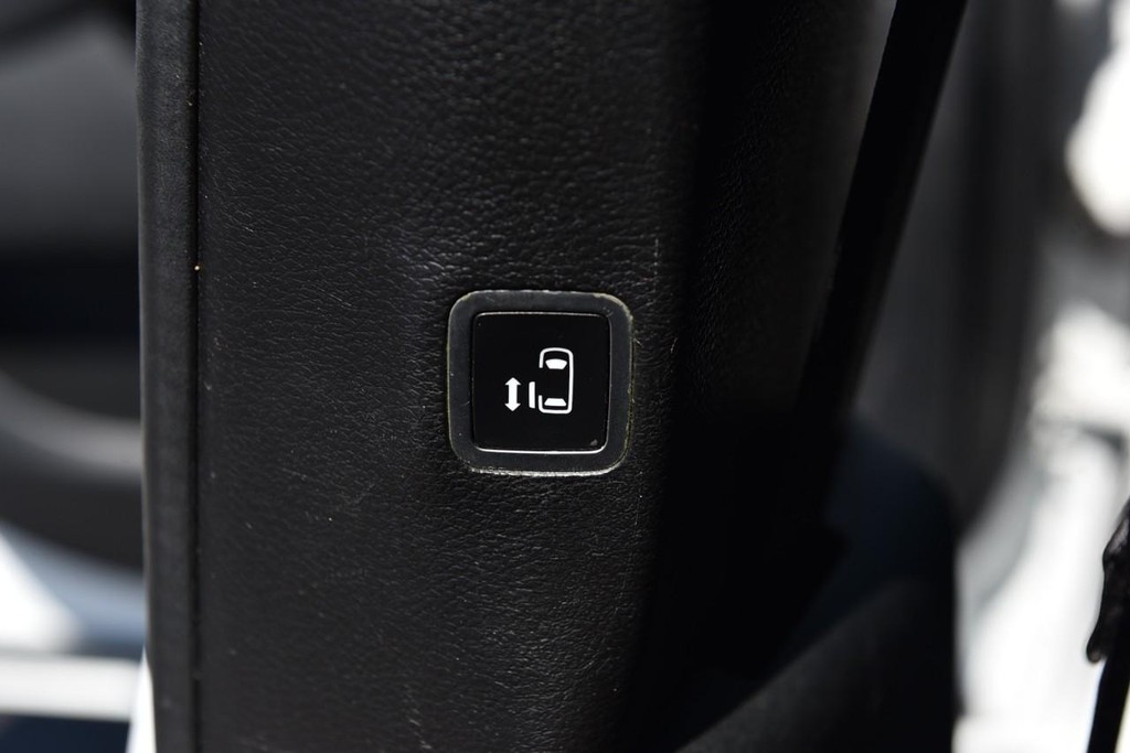 Chrysler Pacifica Vehicle Full-screen Gallery Image 29