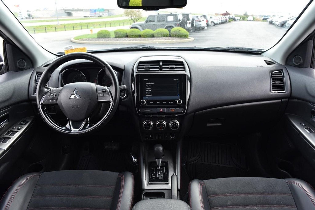 Mitsubishi Outlander Sport Vehicle Image 07