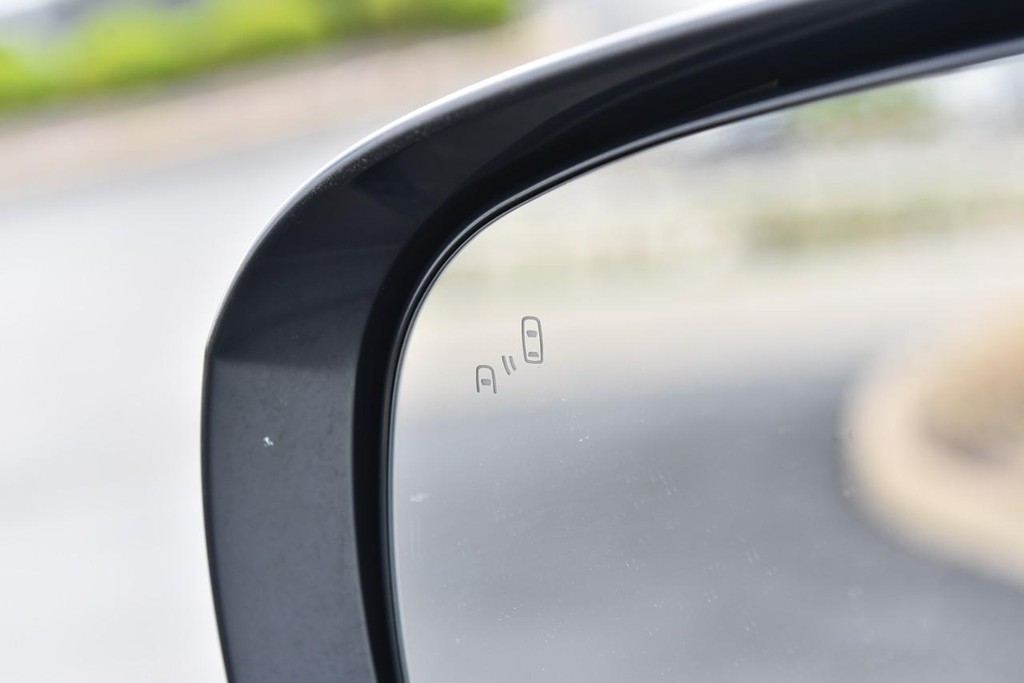 Mitsubishi Outlander Sport Vehicle Image 09