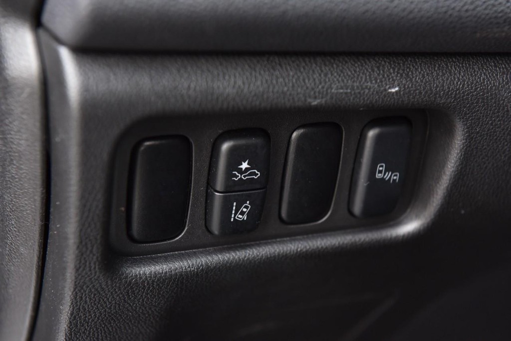 Mitsubishi Outlander Sport Vehicle Image 10