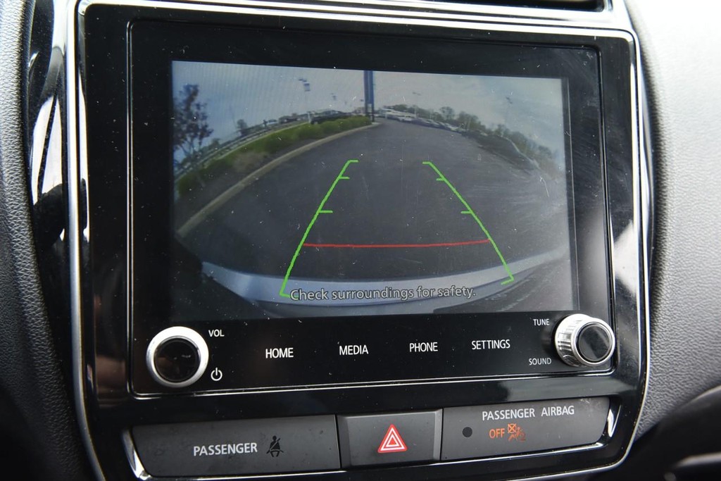 Mitsubishi Outlander Sport Vehicle Image 12