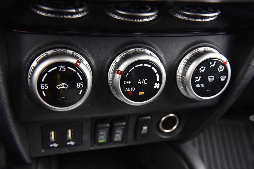 Mitsubishi Outlander Sport Vehicle Image 14