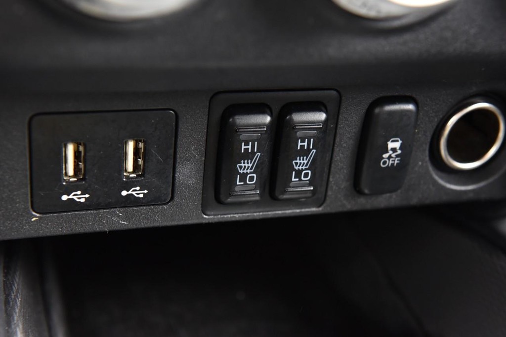 Mitsubishi Outlander Sport Vehicle Image 15