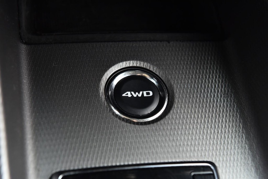 Mitsubishi Outlander Sport Vehicle Image 16