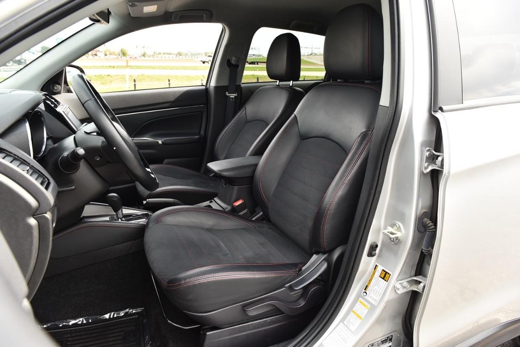 Mitsubishi Outlander Sport Vehicle Image 18