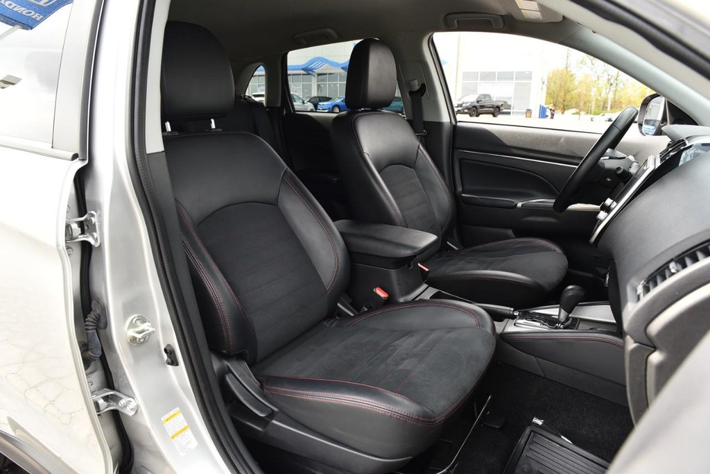 Mitsubishi Outlander Sport Vehicle Image 19
