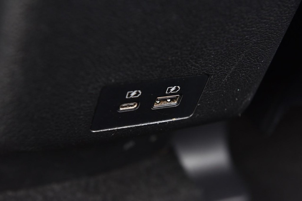 Mitsubishi Outlander Sport Vehicle Image 21