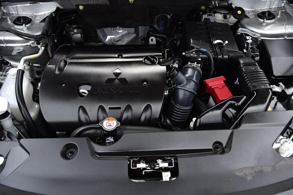 Mitsubishi Outlander Sport Vehicle Image 23