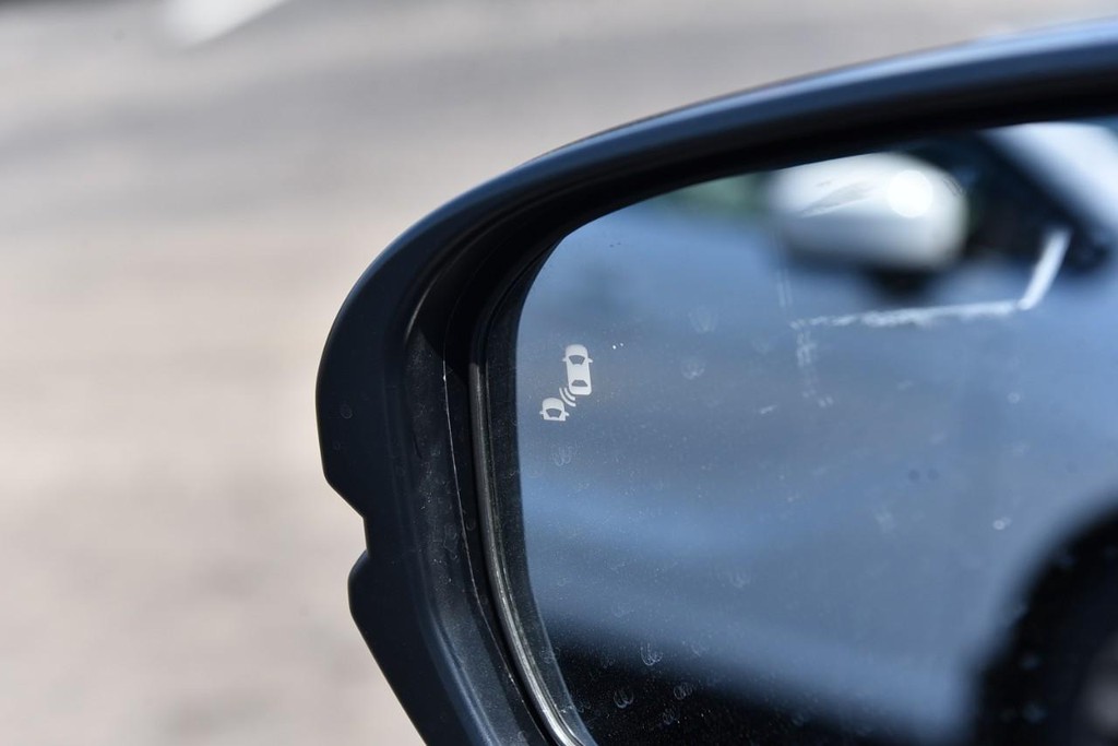 Honda CR-V Hybrid Vehicle Image 10