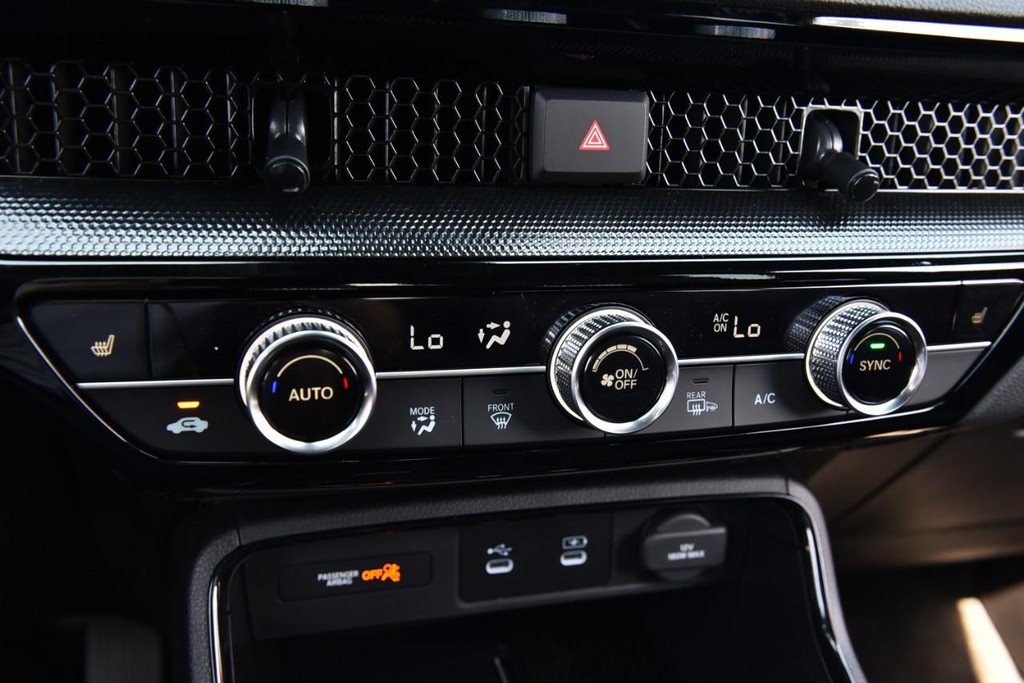 Honda CR-V Hybrid Vehicle Image 16