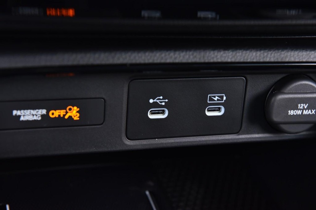 Honda CR-V Hybrid Vehicle Image 17