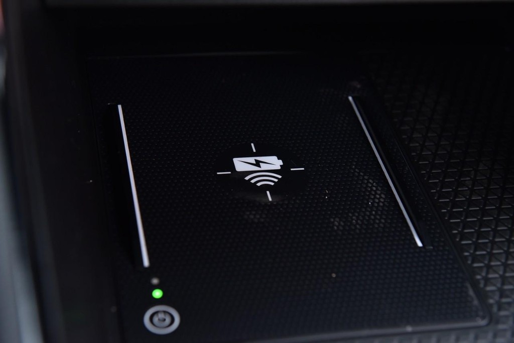 Honda CR-V Hybrid Vehicle Image 18