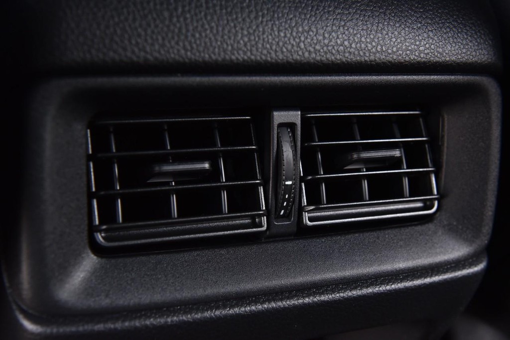 Honda CR-V Hybrid Vehicle Image 26