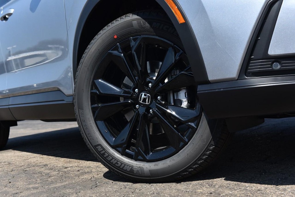 Honda CR-V Hybrid Vehicle Image 03