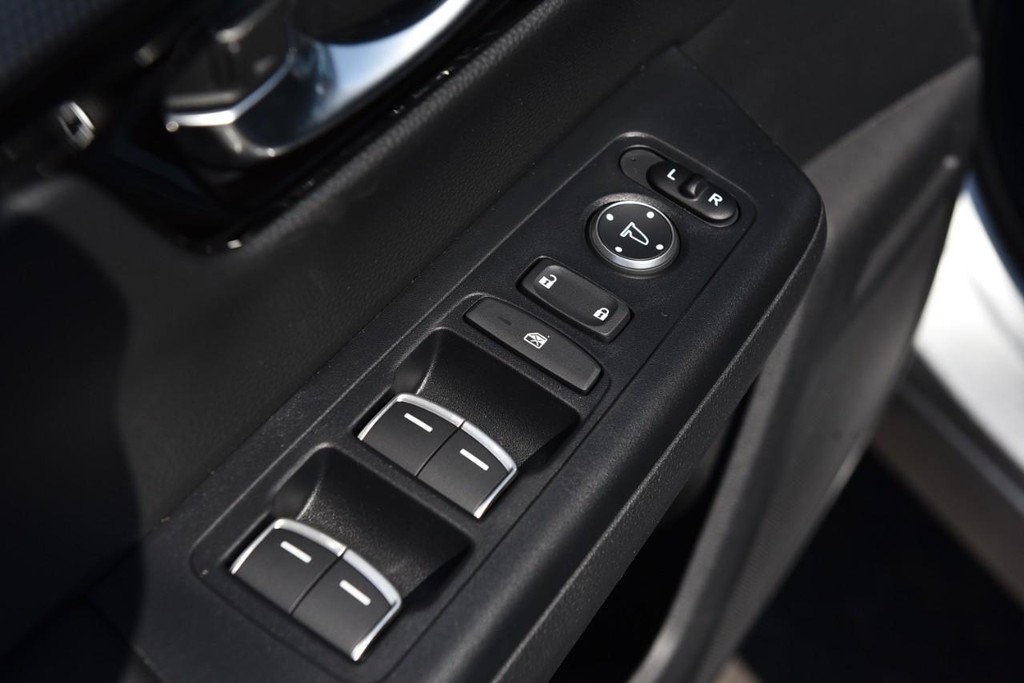 Honda CR-V Hybrid Vehicle Image 08