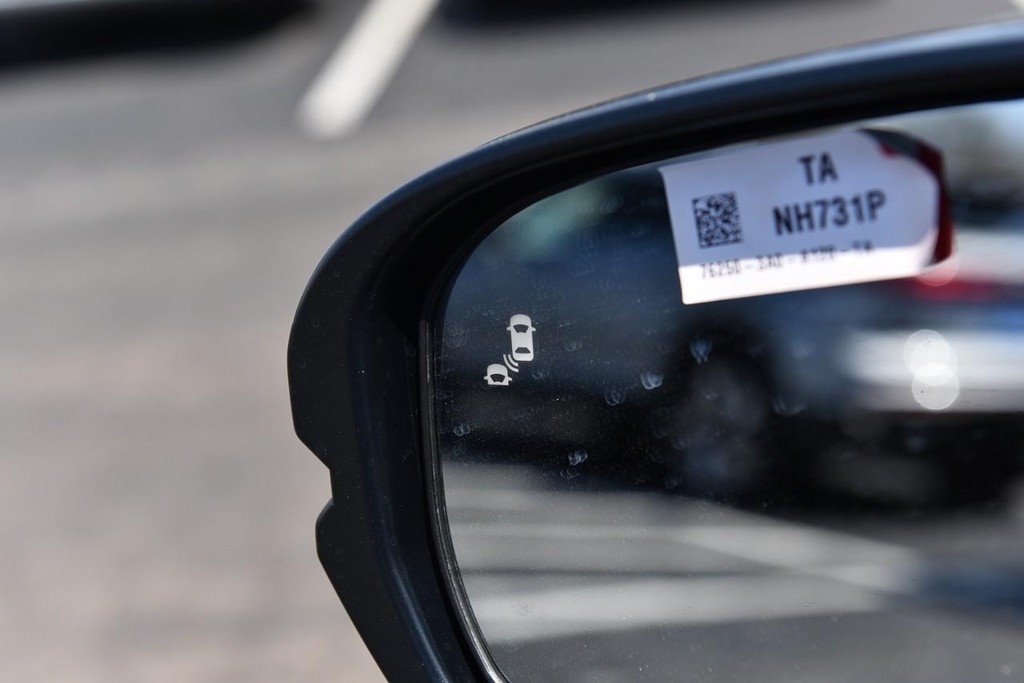 Honda CR-V Hybrid Vehicle Image 10