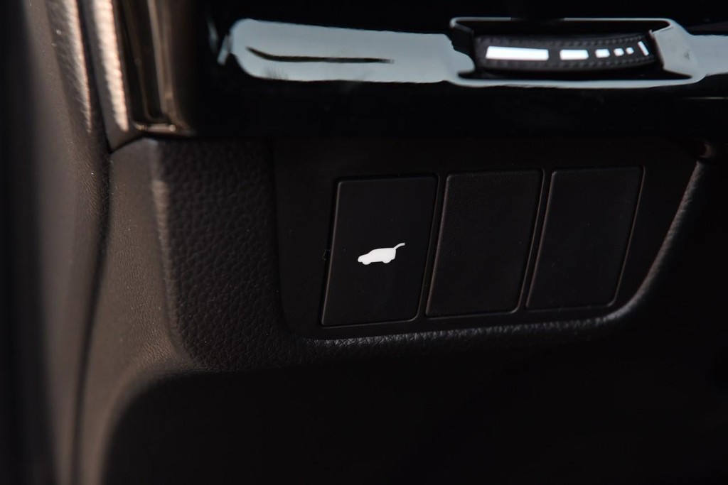 Honda CR-V Hybrid Vehicle Image 11
